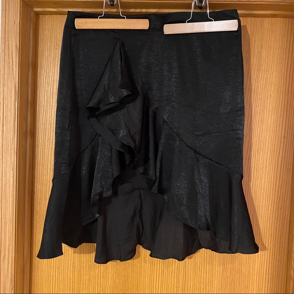 Vine & Love Black Asymmetric Ruffled-Hem Skirt